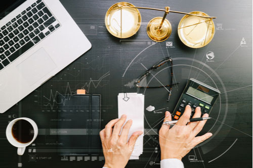 Marietta truck accident lawyer calculating damages.